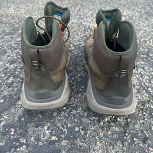 Hoka Kaha Hiking Boot